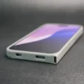 غلاف للآيفون يضيف منفذ USB وميزة الشحن السريع